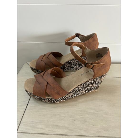 Maurices Faux Leather Wedge Sandals Size 9 Boho Design Brown Black - Picture 3 of 8